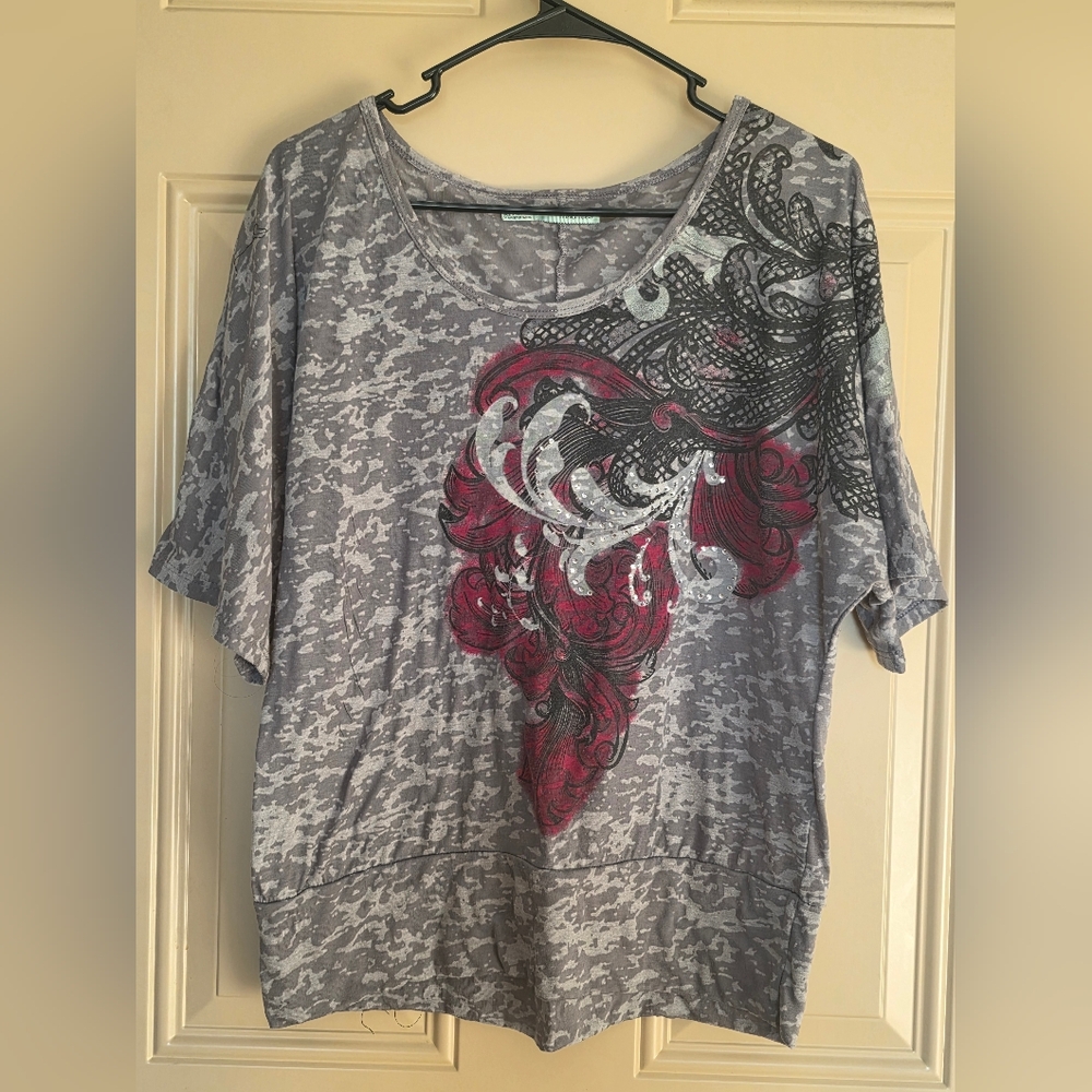 Maurices XL Gray and Red Women's Top